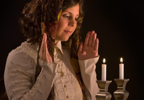 Lighting Shabbat Candles